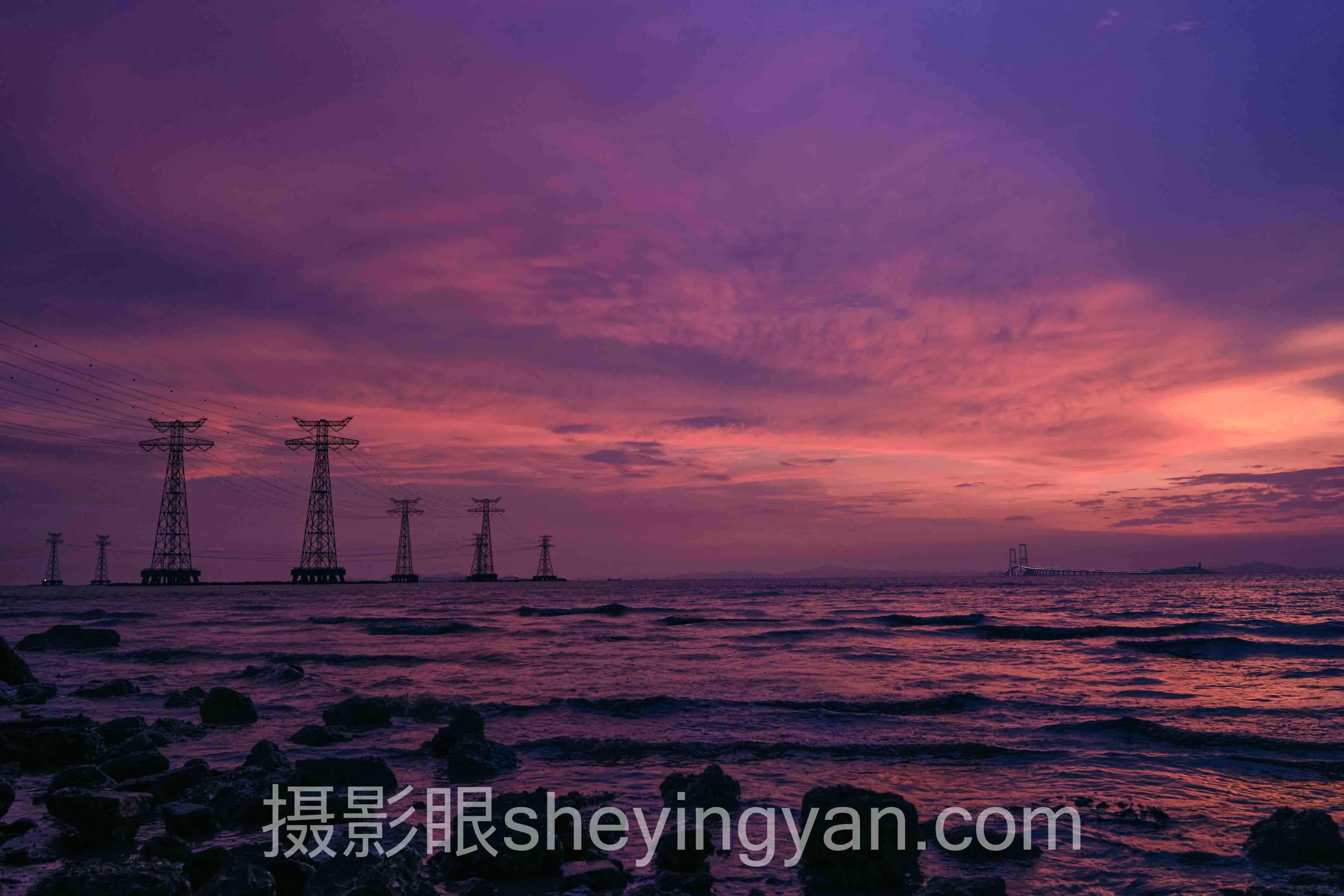 照片评分系统哪个好？AI盲测 vs 人工精审谁更胜一筹